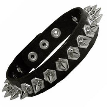Armband With Spot Spikes